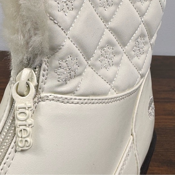 Totes waterproof faux fur lined winter boots Size 9 Cabincore Ivory quilted - Picture 8 of 12
